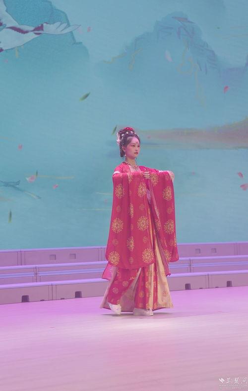 成人汉服头饰的扎法视频,古典美韵,一学即会