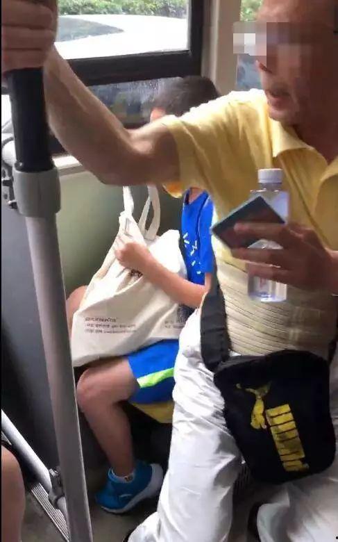 成人趣味坐凳短剧视频,成人幽默一触即发